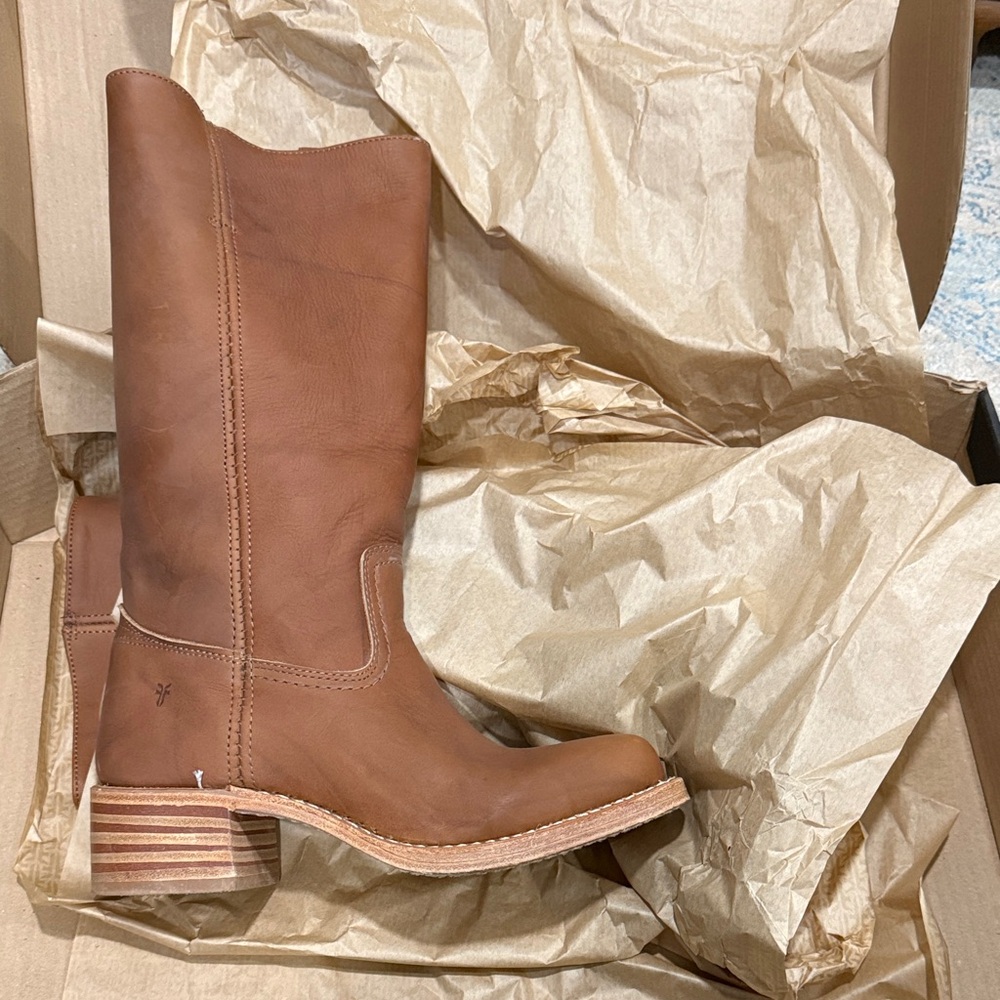 Frye Campus 14L